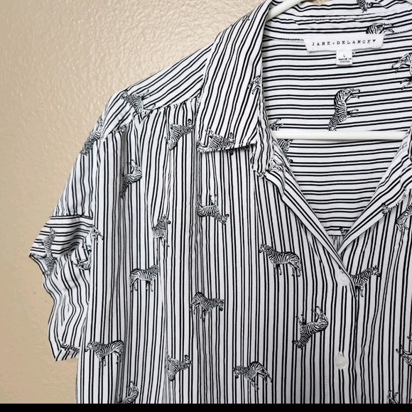 Jane + Delancey Womens Black/White Striped Zebra Print Short Sleeve Shirt-Size L - Picture 3 of 7